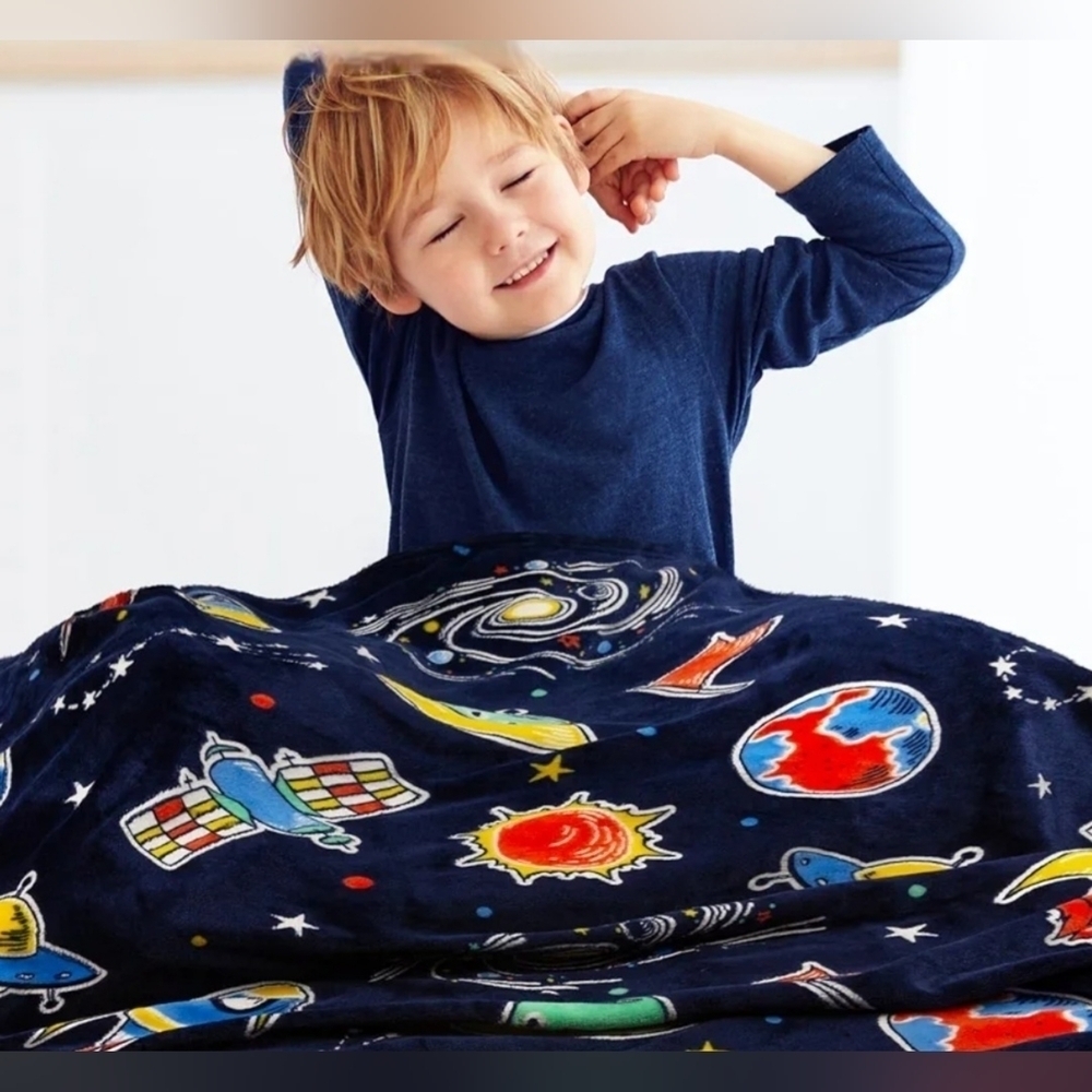 NIB Space-Themed Glow-in-the-Dark Blanket - Picture 2 of 6